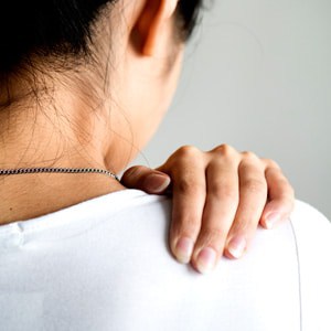 דלקת בגב העליון: גורמים אבחון וטיפול